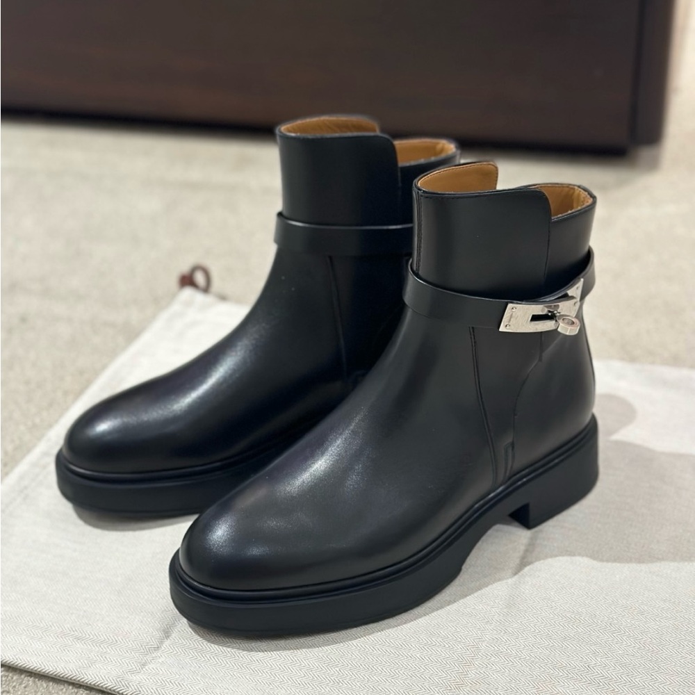 Veo calfskin ankle boots 38/US 8 NWT